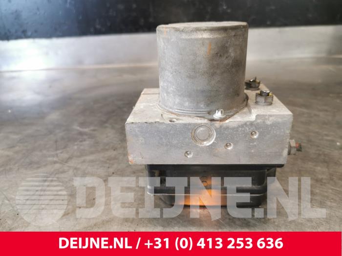 Używane Pompa ABS Mercedes Sprinter 3,5t (906.63) 310 CDI 16V Cena € 248,05 Z VAT oferowane przez van Deijne Onderdelen Uden B.V.