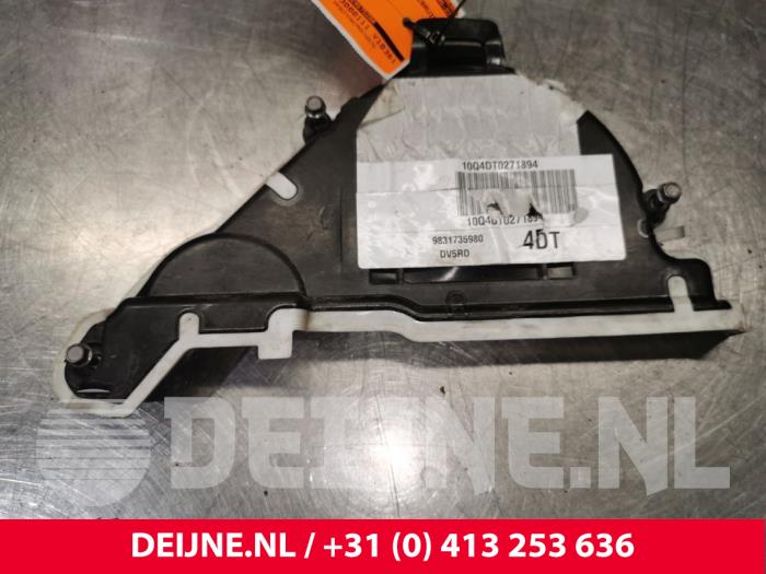 Kettenkasten Deckel van een Peugeot Partner (EF/EU) 1.5 BlueHDi 75 2021