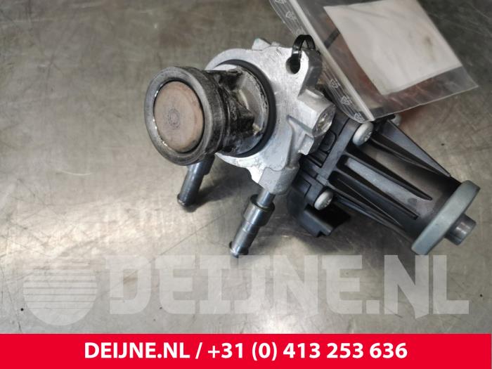 Używane Zawór EGR Peugeot Partner (EA//EF/EN/EU) 1.5 BlueHDi 75 Cena € 84,70 Z VAT oferowane przez van Deijne Onderdelen Uden B.V.