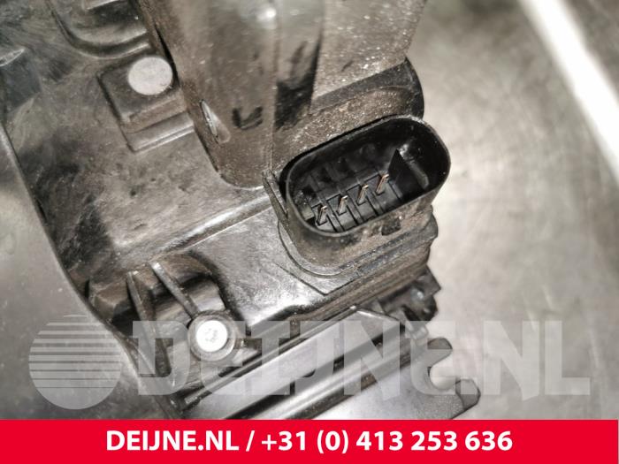 Türschlossmechanik 2-türig links van een Mercedes-Benz V (447.8) 2.0 300 CDI, 300 d 16V 2019