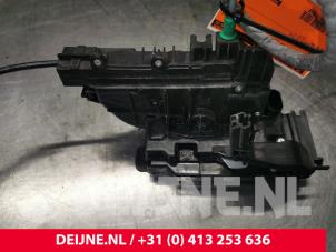 Gebrauchte Türschlossmechanik 2-türig links Mercedes V (447.8) 2.0 300 CDI, 300 d 16V Preis € 60,50 Mit Mehrwertsteuer angeboten von van Deijne Onderdelen Uden B.V.