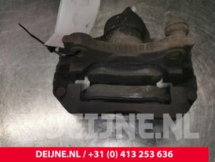 Używane Zacisk hamulcowy lewy tyl Mercedes V (447.8) 2.0 300 CDI, 300 d 16V Cena € 60,50 Z VAT oferowane przez van Deijne Onderdelen Uden B.V.
