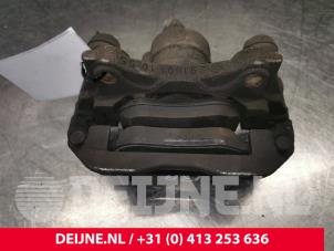 Used Rear brake calliper, right Mercedes V (447.8) 2.0 300 CDI, 300 d 16V Price € 60,50 Inclusive VAT offered by van Deijne Onderdelen Uden B.V.