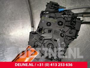 Used Sliding door lock mechanism, left Mercedes V (447.8) 2.0 300 CDI, 300 d 16V Price € 302,50 Inclusive VAT offered by van Deijne Onderdelen Uden B.V.