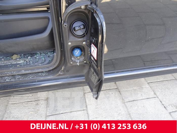 Tankklappe van een Mercedes-Benz V (447.8) 2.0 300 CDI, 300 d 16V 2019