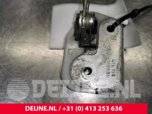 Usagé Serrure porte coulissante droite Renault Master III (FD/HD) 2.5 dCi 120 FAP Prix € 24,20 Prix TTC proposé par van Deijne Onderdelen Uden B.V.