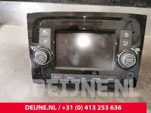 Usados Controlador de pantalla multimedia Fiat Doblo Cargo (263) 1.6 D Multijet Precio € 60,50 IVA incluido ofrecido por van Deijne Onderdelen Uden B.V.