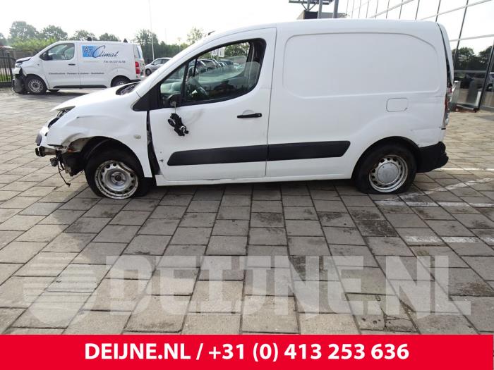Vitre Avant Gauche Pour Peugeot Partner 1.9D - Référence 60050169 - Occasion Fonctionnelle