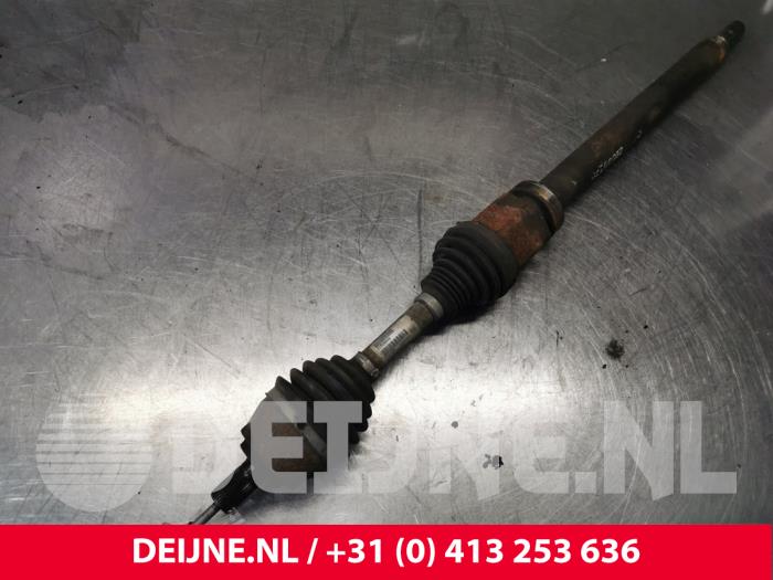 Front drive shaft, right from a Volvo V40 Cross Country (MZ) 2.0 D4 20V 2014