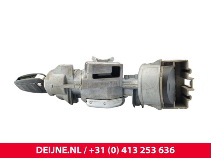 serrure avant droit FORD TRANSIT CONNECT TC7 1.8 TDDI nztkp201756
