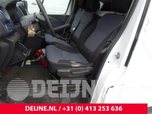 Used Double front seat, right Opel Vivaro 1.6 CDTI 95 Euro 6 Price € 302,50 Inclusive VAT offered by van Deijne Onderdelen Uden B.V.
