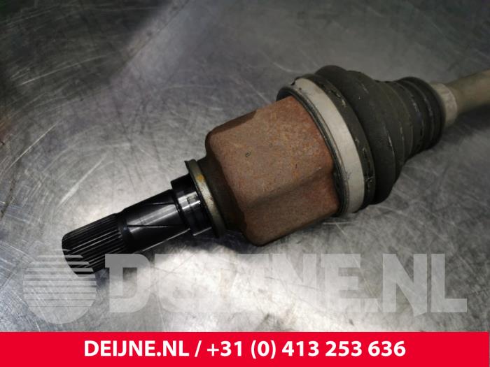 Front drive shaft, left from a Opel Vivaro 1.6 CDTI 95 Euro 6 2019