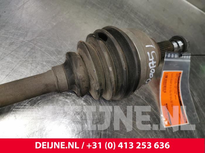 Front drive shaft, left from a Opel Vivaro 1.6 CDTI 95 Euro 6 2019