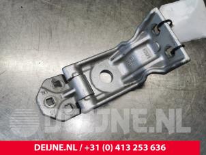 Used Rear door hinge, left Opel Movano 2.3 CDTi 16V FWD Price on request offered by van Deijne Onderdelen Uden B.V.