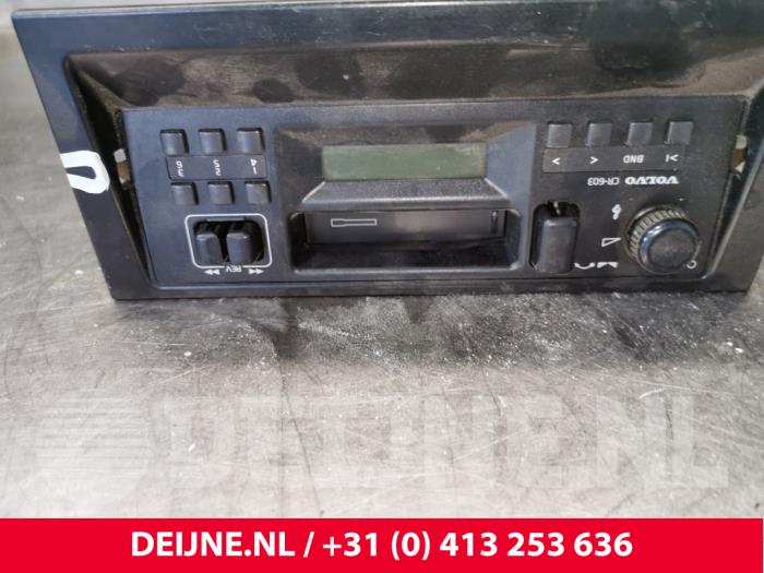Radio van een Volvo 940 I Estate 2.3i 1993
