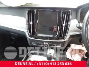Usados Controlador de pantalla multimedia Volvo S90 II 2.0 D4 16V Precio de solicitud ofrecido por van Deijne Onderdelen Uden B.V.