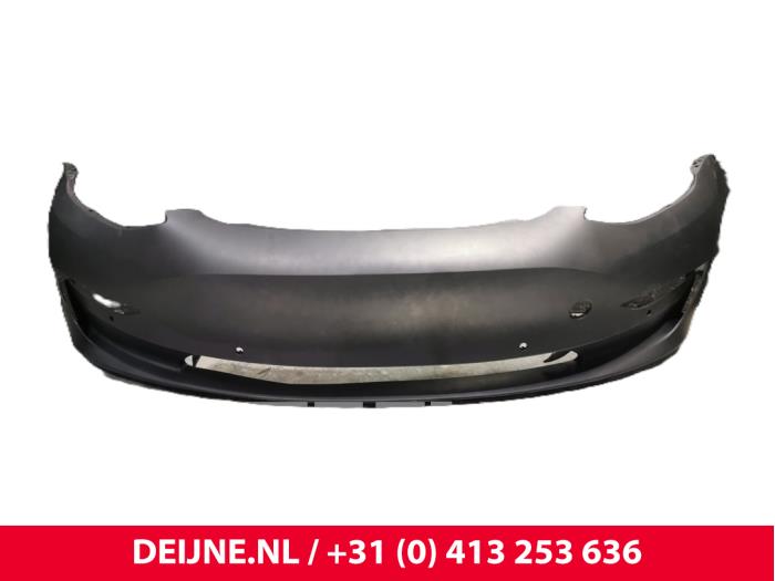 Nuevos Parachoques Tesla Model 3 Precio € 129,47 IVA incluido ofrecido por van Deijne Onderdelen Uden B.V.