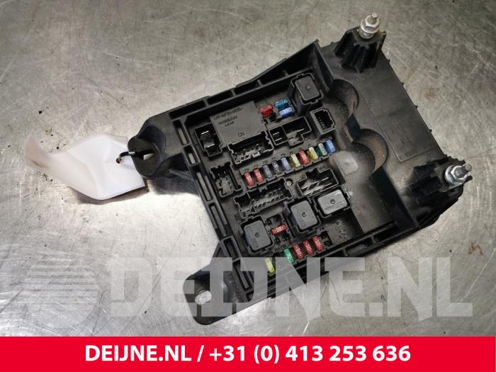 Skrzynka bezpieczników z Renault Maxity 3.0 DCI 150.35 2011