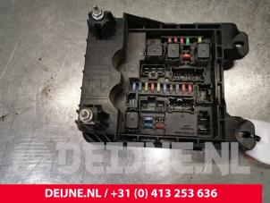 Używane Skrzynka bezpieczników Renault Maxity 3.0 DCI 150.35 Cena € 121,00 Z VAT oferowane przez van Deijne Onderdelen Uden B.V.