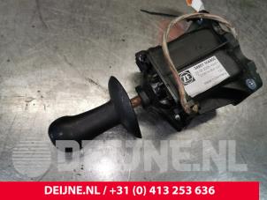 Used Gear stick Renault Maxity 3.0 DCI 150.35 Price € 211,75 Inclusive VAT offered by van Deijne Onderdelen Uden B.V.