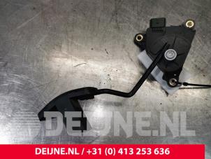 Usados Acelerador Renault Maxity 3.0 DCI 150.35 Precio € 48,40 IVA incluido ofrecido por van Deijne Onderdelen Uden B.V.