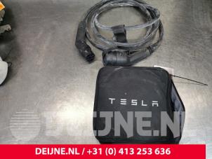 Usados Cable de carga vehículo híbrido Tesla Model Y Long Range,Performance Precio € 181,50 IVA incluido ofrecido por van Deijne Onderdelen Uden B.V.