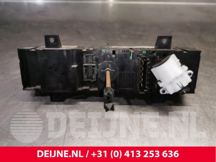 Panel de control de calefacción de un Mercedes-Benz Sprinter 3,5t (906.63) 310 CDI 16V 2016