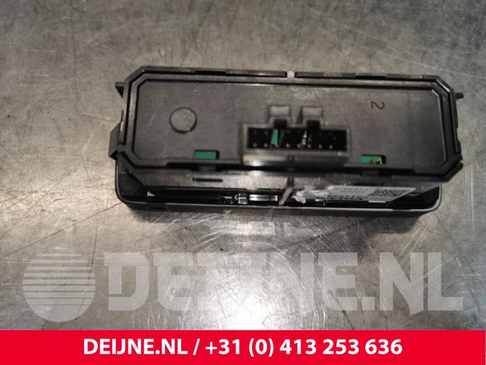 Cockpit dimmer from a Volvo V60 II (ZW) 2.0 D4 16V 2020