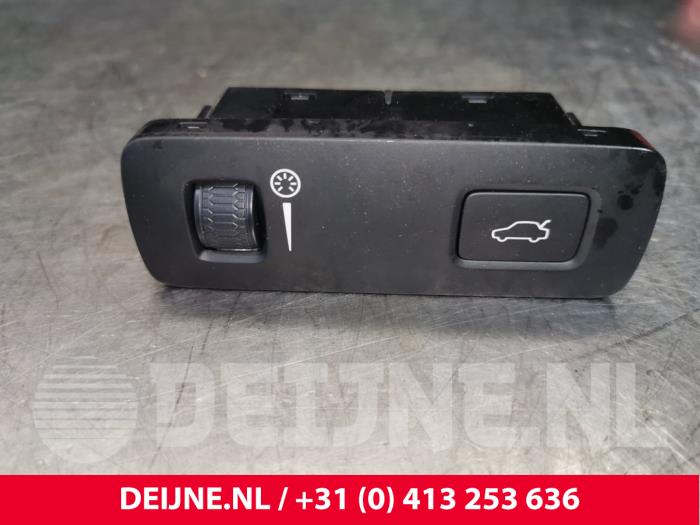 Cockpit dimmer from a Volvo V60 II (ZW) 2.0 D4 16V 2020