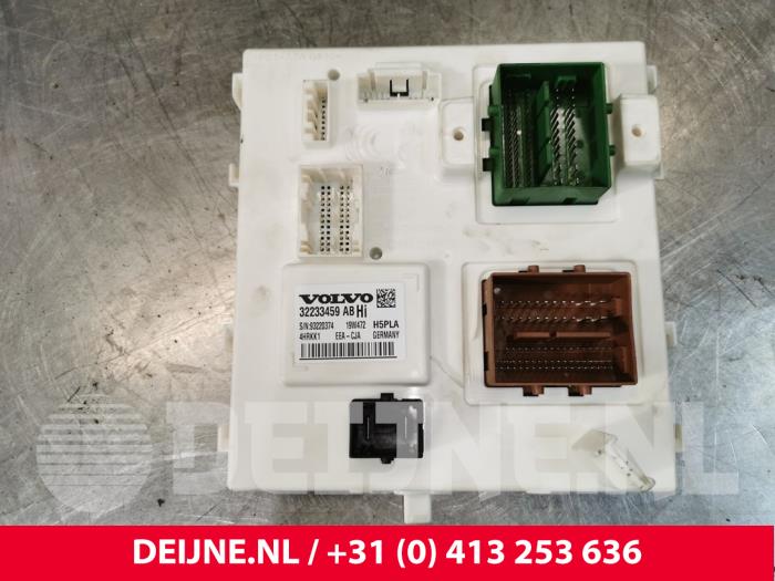 Comfort Module from a Volvo V60 II (ZW) 2.0 D4 16V 2020