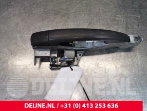 Used Sliding door handle, right Peugeot Partner (GC/GF/GG/GJ/GK) 1.6 HDI 75 16V Price € 42,35 Inclusive VAT offered by van Deijne Onderdelen Uden B.V.