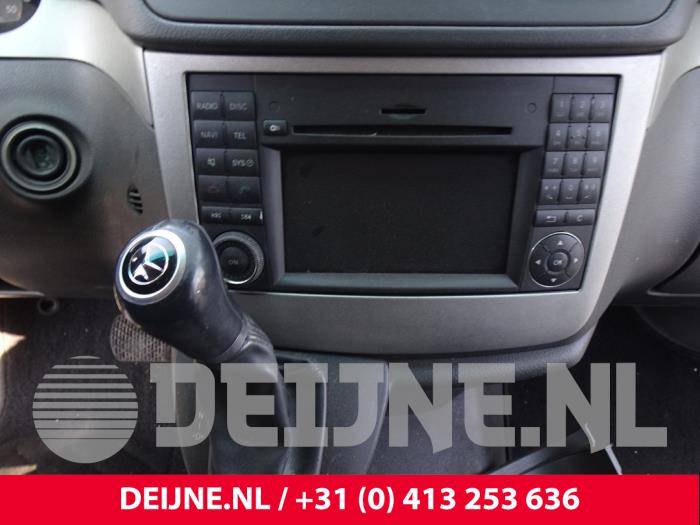 Display unité de contrôle multi media d'un Mercedes-Benz Vito (639.6) 3.0 122 CDI V6 24V 2011