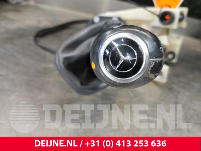 Levier de vitesse d'un Mercedes-Benz Vito (639.6) 3.0 122 CDI V6 24V 2011