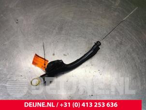 Used Oil dipstick Opel Movano 2.3 CDTi 16V FWD Price € 18,15 Inclusive VAT offered by van Deijne Onderdelen Uden B.V.