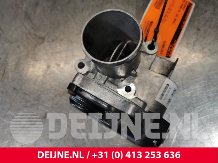 Usagé Boîtier accélérateur Opel Movano 2.3 CDTi 16V FWD Prix € 30,25 Prix TTC proposé par van Deijne Onderdelen Uden B.V.