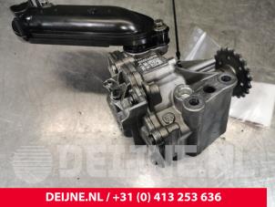 Used Oil pump Renault Trafic New (FL) 2.0 dCi 16V 115 Price € 84,70 Inclusive VAT offered by van Deijne Onderdelen Uden B.V.