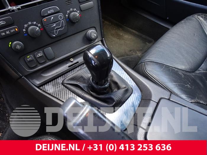 Gear stick from a Volvo S60 I (RS/HV) 2.4 20V 140 2001