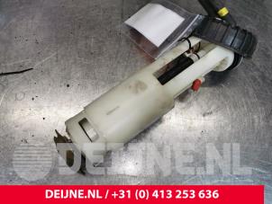 Używane Mechaniczna pompa paliwa Volvo 850 Estate 2.5i 10V Cena € 50,00 Procedura marży oferowane przez van Deijne Onderdelen Uden B.V.