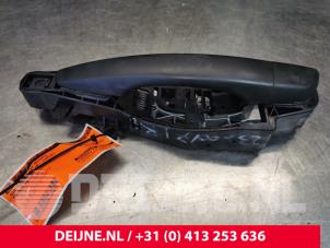 Gebrauchte Schiebetürgriff rechts Toyota ProAce 1.6 D-4D 95 16V Preis € 35,00 Margenregelung angeboten von van Deijne Onderdelen Uden B.V.
