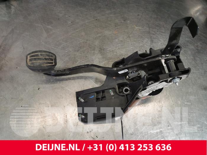 Używane Pedal hamulca Toyota ProAce 1.6 D-4D 95 16V Cena € 50,00 Procedura marży oferowane przez van Deijne Onderdelen Uden B.V.