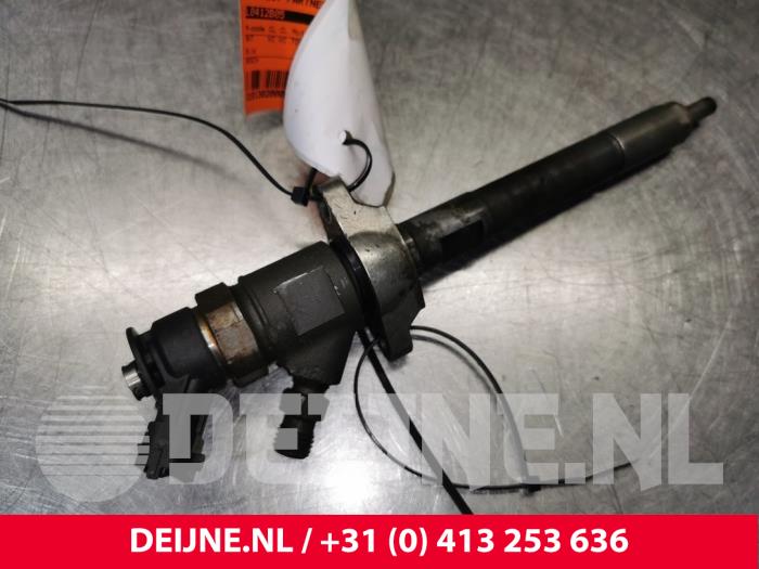 Injector (diesel) from a Peugeot Partner Tepee (7A/B/C/D/E/F/G/J/P/S) 1.6 HDI 75 2010