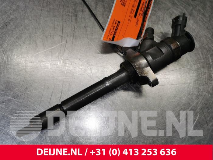 Injector (diesel) from a Peugeot Partner 2010