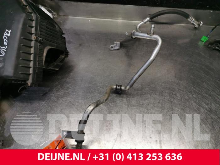 Air conditioning line from a Opel Vivaro 1.6 CDTI 95 Euro 6 2019