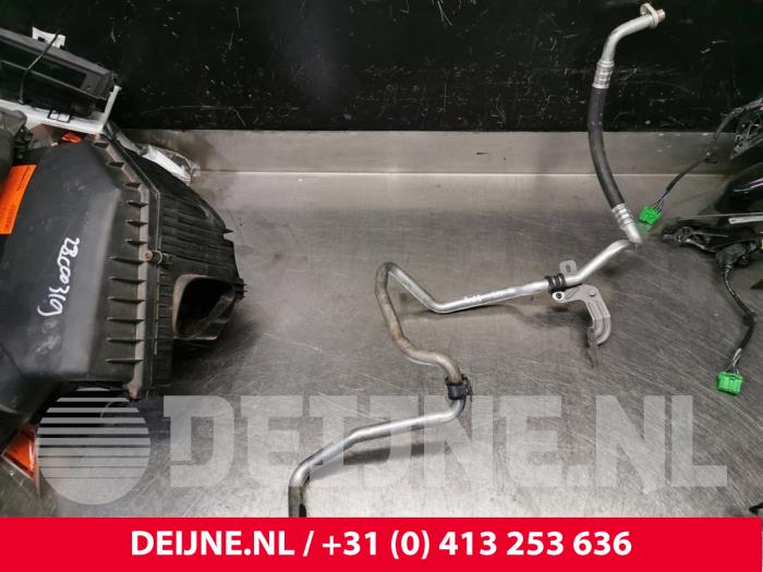 Air conditioning line from a Opel Vivaro 1.6 CDTI 95 Euro 6 2019