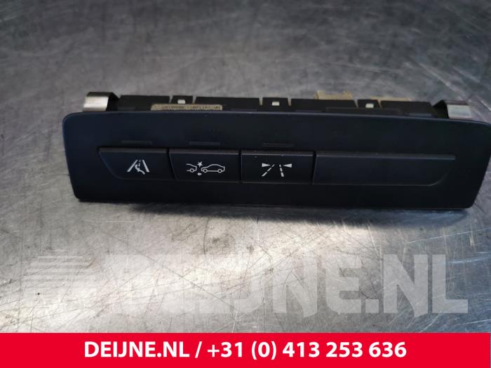 Używane Przelacznik BMW 3 serie (F30) 320d 2.0 16V EfficientDynamicsEdition Cena € 20,00 Procedura marży oferowane przez van Deijne Onderdelen Uden B.V.