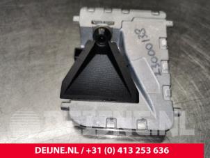 Używane Kamera przednia Mercedes Sprinter 3,5t (906.63) 319 CDI,BlueTEC V6 24V Cena € 181,50 Z VAT oferowane przez van Deijne Onderdelen Uden B.V.