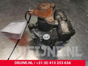 Używane Pompa wspomagania kierownicy Opel Vivaro 2.0 CDTI Cena € 84,70 Z VAT oferowane przez van Deijne Onderdelen Uden B.V.