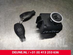 Used Ignition lock + key Mercedes Vito Tourer (447.7) 2.2 114 CDI 16V Price € 242,00 Inclusive VAT offered by van Deijne Onderdelen Uden B.V.