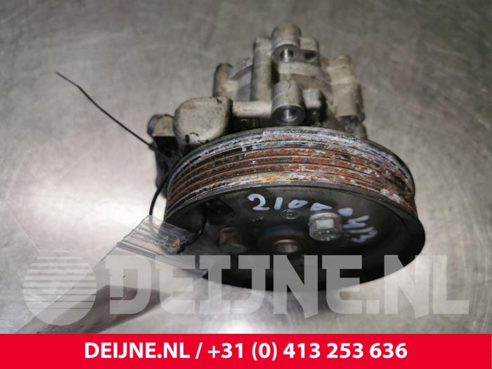 Power steering pump from a Fiat Doblo (263) 1.6 D Multijet 2010