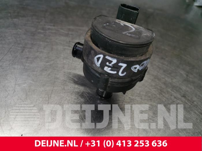 Additional water pump from a Mercedes-Benz Vito Tourer (447.7) 2.2 114 CDI 16V 2016